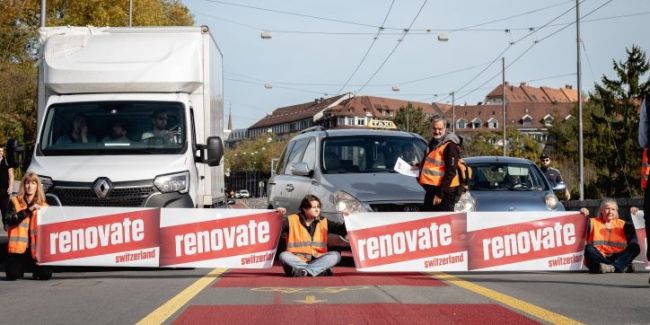 Für 10’000 Franken kann man bei Renovate Switzerland eine Strassenblockade sponsern 
