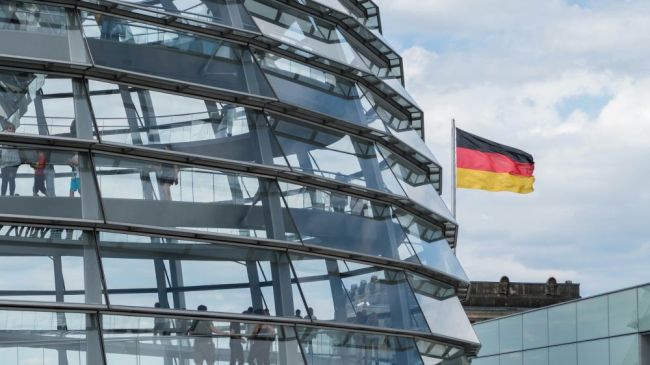Euro und Aktien-Futures legen nach Rechtsrutsch in Deutschland zu
